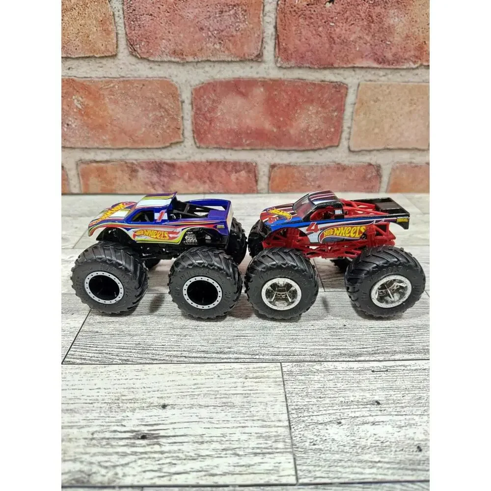 Hot Wheels Monster Jam Lot #1 And #4 Trucks Mattel 1:64